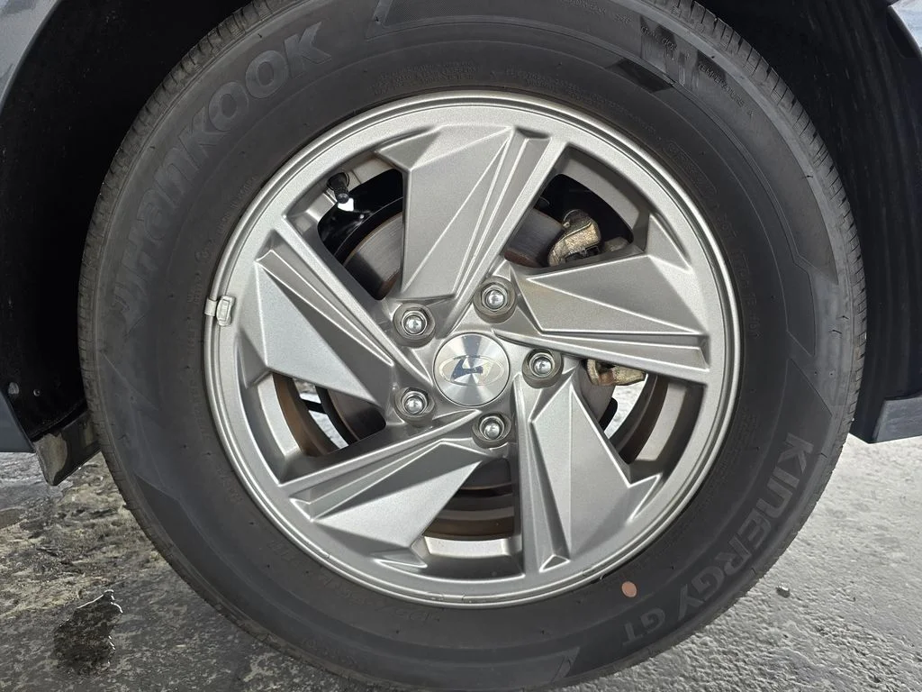 Used 2025  Hyundai SE image 48