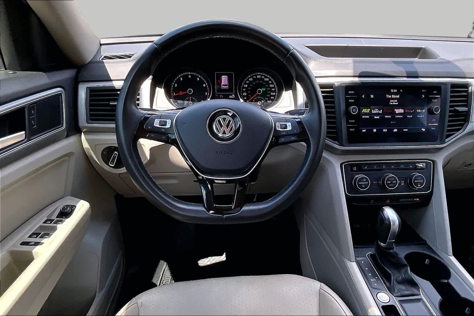 Used 2019 Pure White Volkswagen 3.6L V6 SE image 6