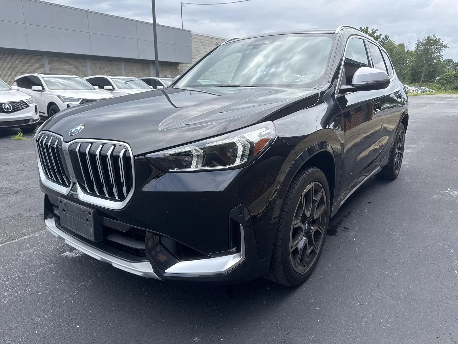 Used 2023 Jet Black BMW xDrive28i image 3
