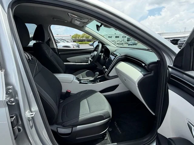 Used 2022 Silver Hyundai SEL image 17