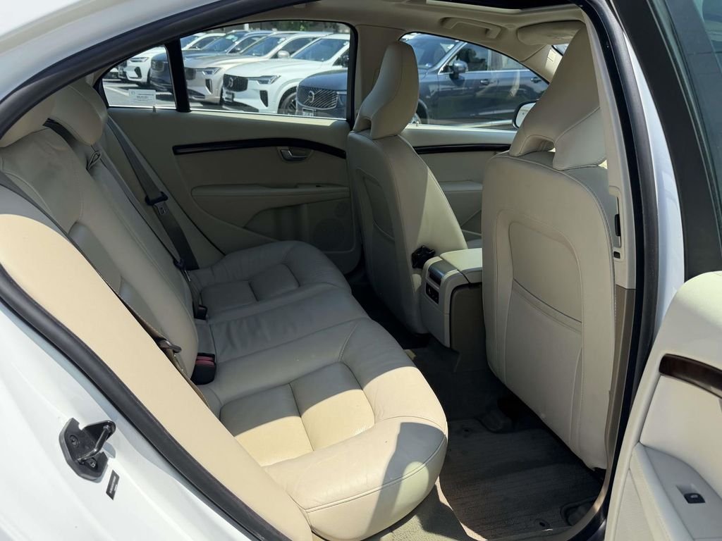 Used 2012 White Volvo 3.2 image 12