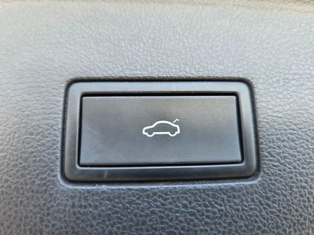 Used 2024  Volkswagen 2.0T SE w/Technology image 14