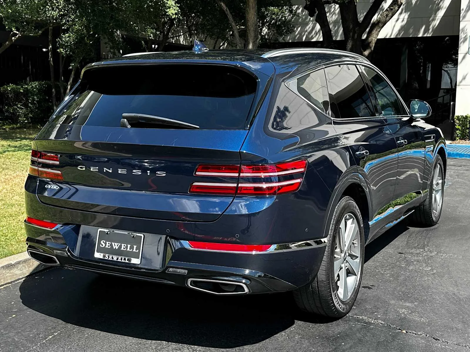 Used 2021  Genesis NA image 4