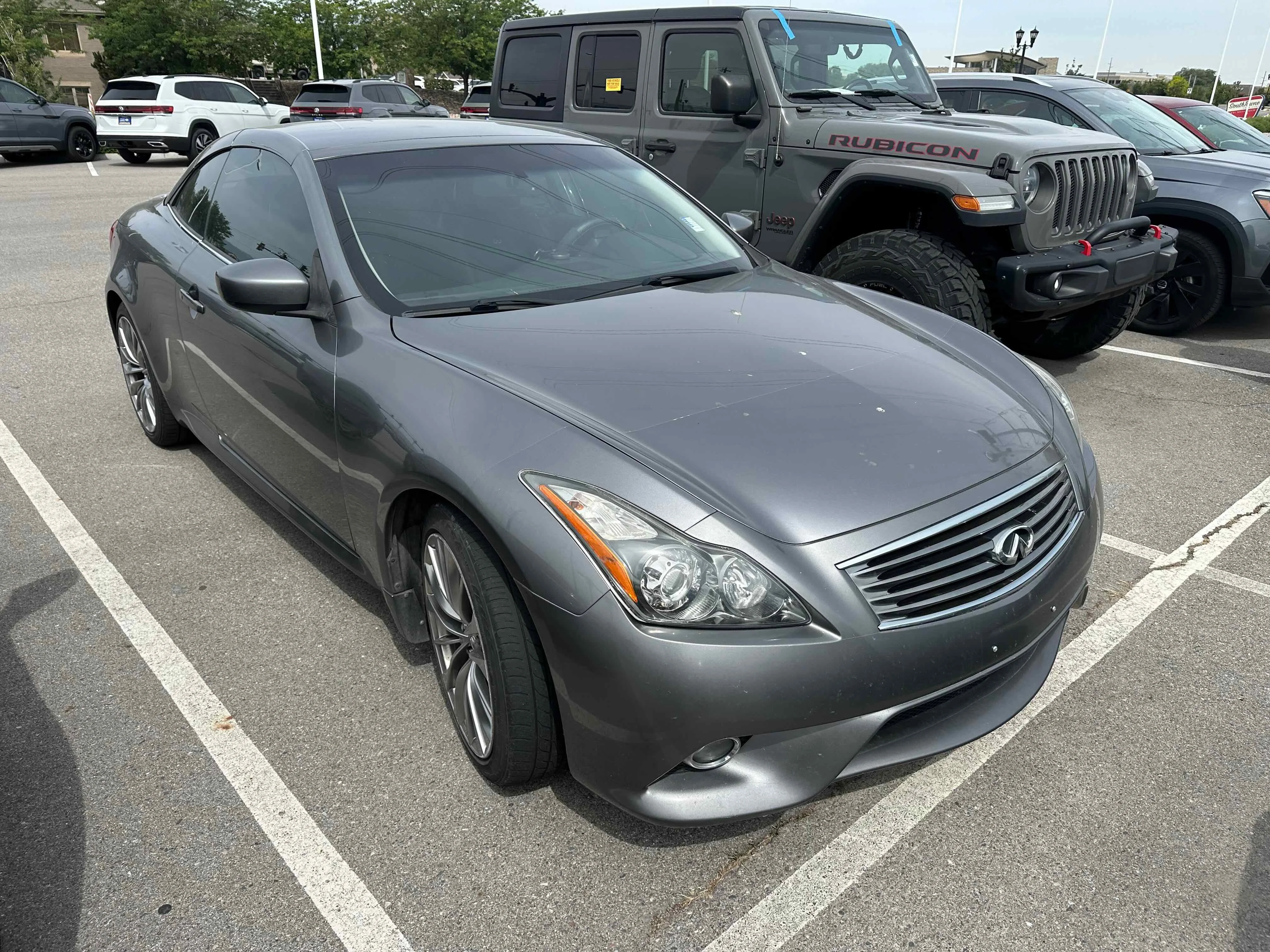 Used 2011 Graphite Shadow INFINITI Base image 3