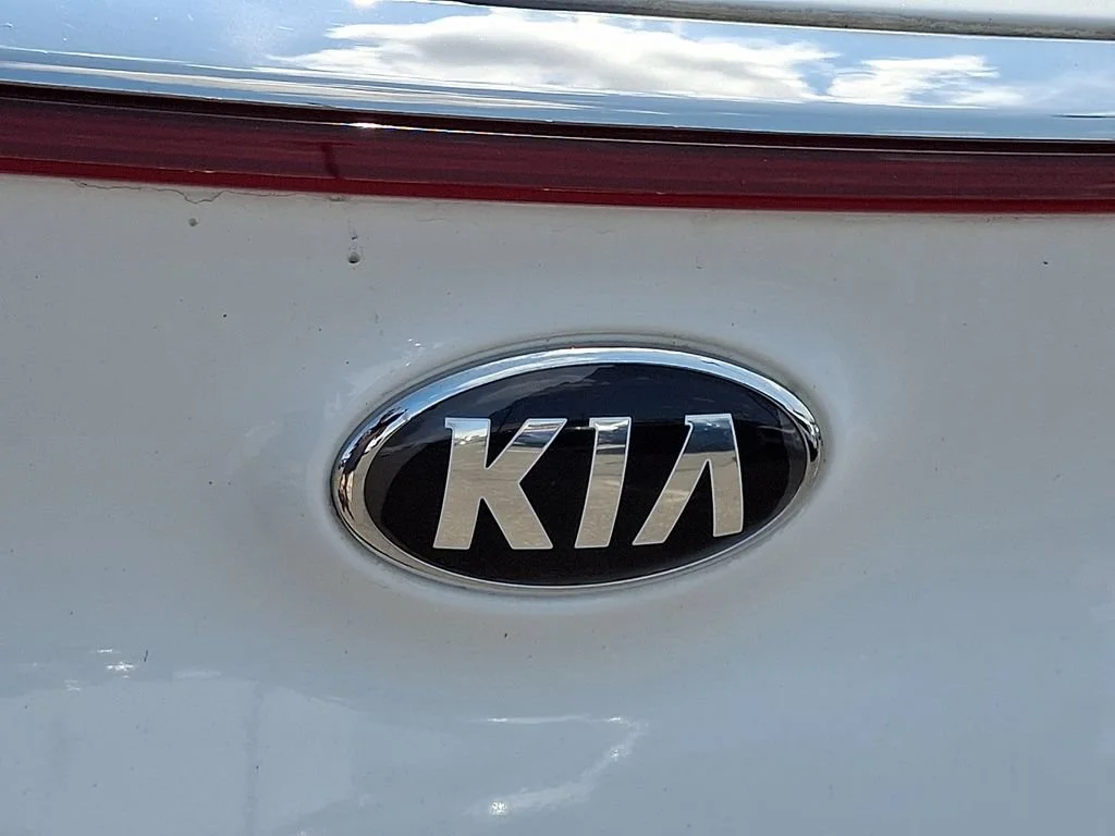 Used 2019 White Kia EX image 32