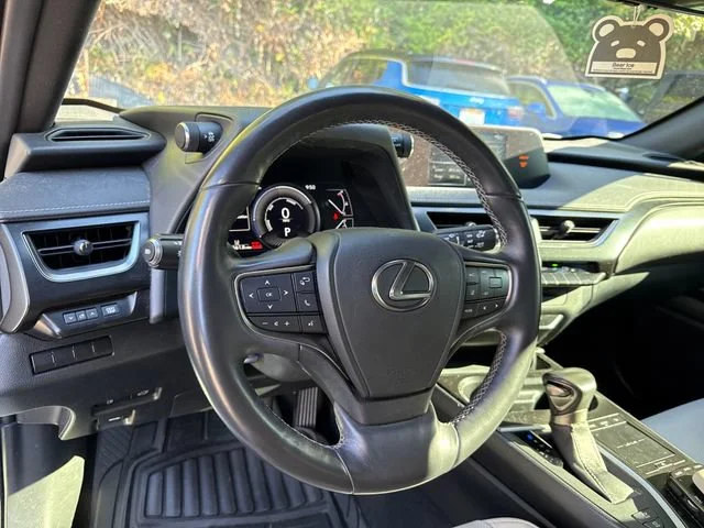 Used 2020 White Pearl Lexus 250h Base image 17