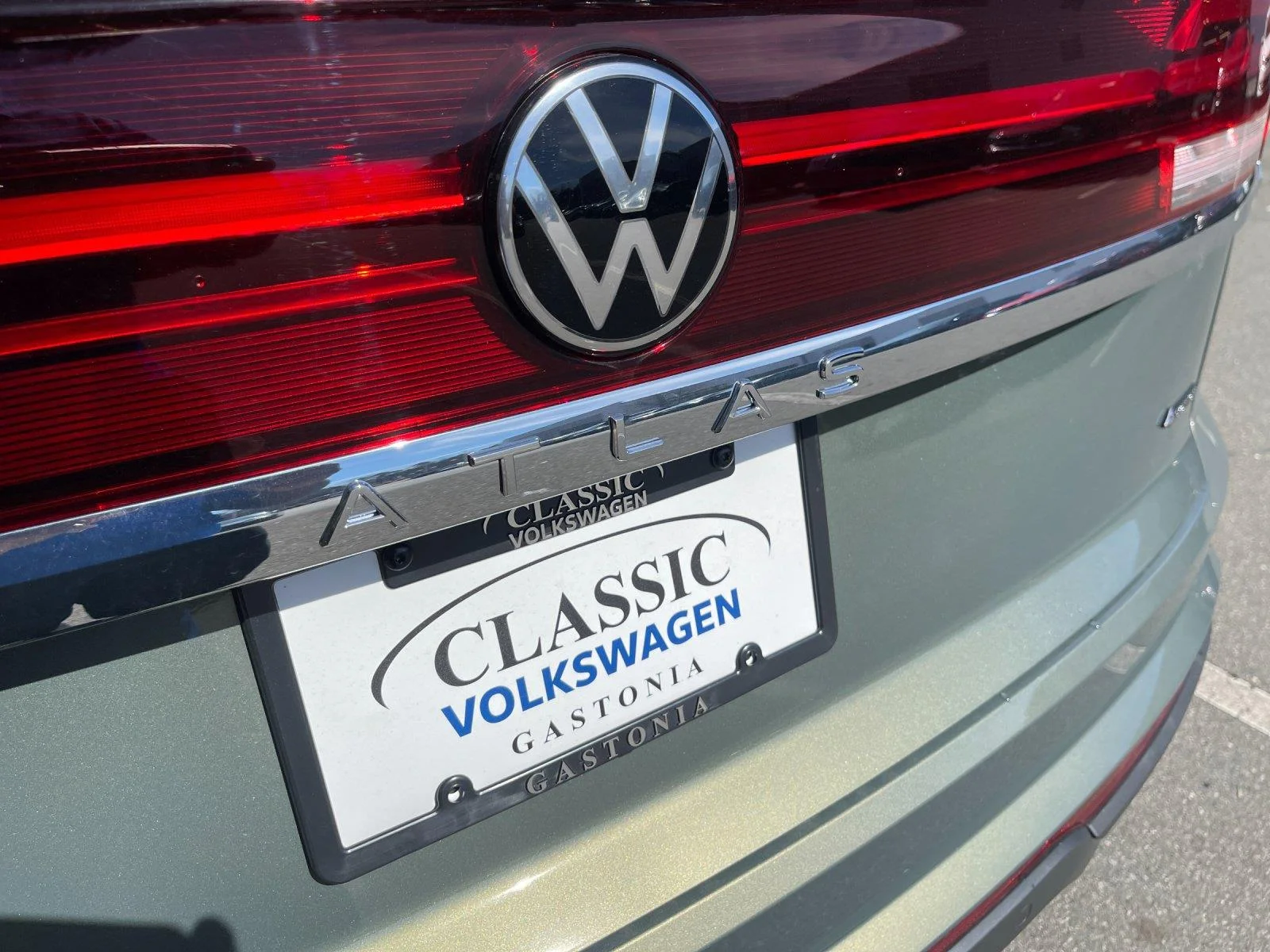 Certified Used 2026 Avocado Green Pearl Volkswagen 2.0T SE w/Technology image 11