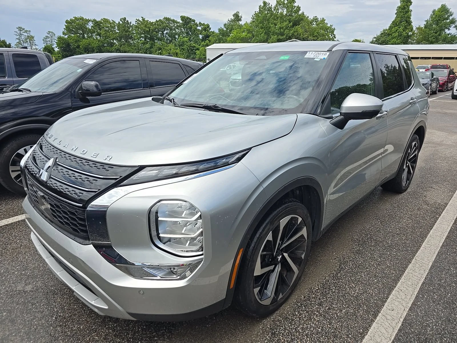 2023 Mitsubishi Outlander SE Black Edition FWD photo