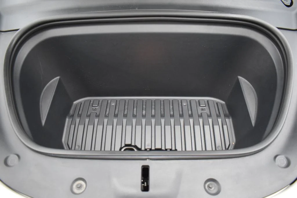 Used 2022 White Tesla Long Range image 8