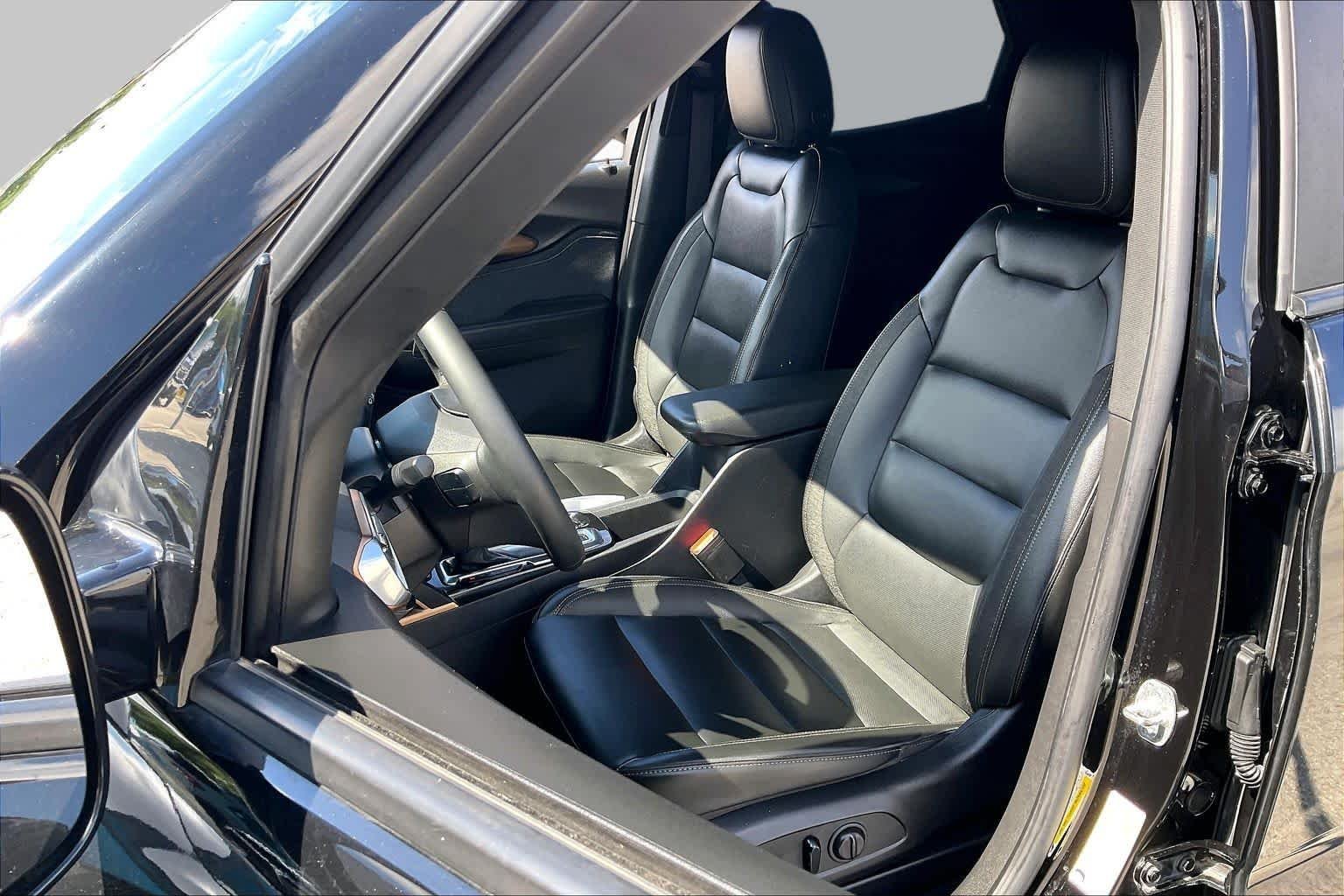 Used 2022 Mosaic Black Metallic Chevrolet ACTIV image 9