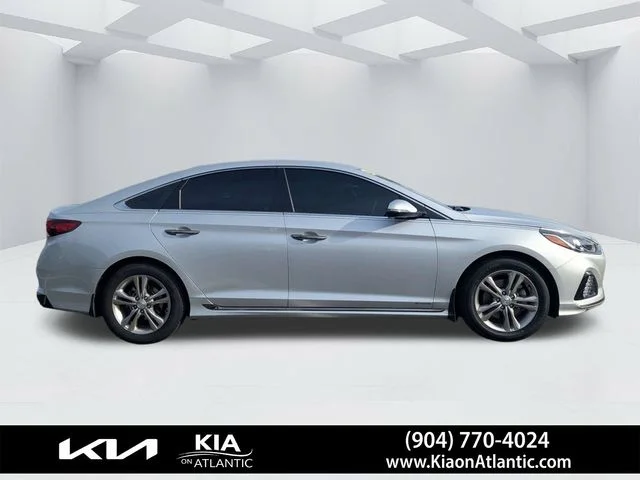 Used 2019 Silver Hyundai Sport image 2