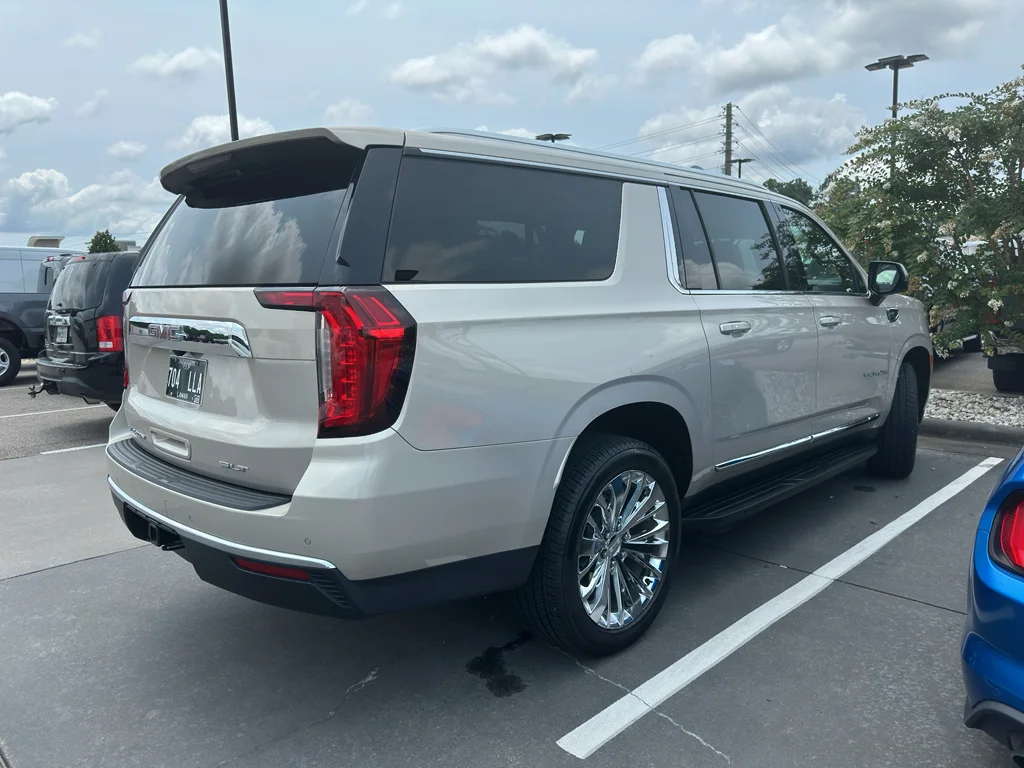 Used 2021 Beige Pearl Metallic GMC SLT image 3