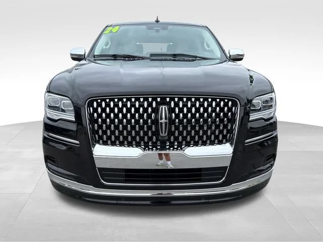 Used 2024  Lincoln Black Label image 2