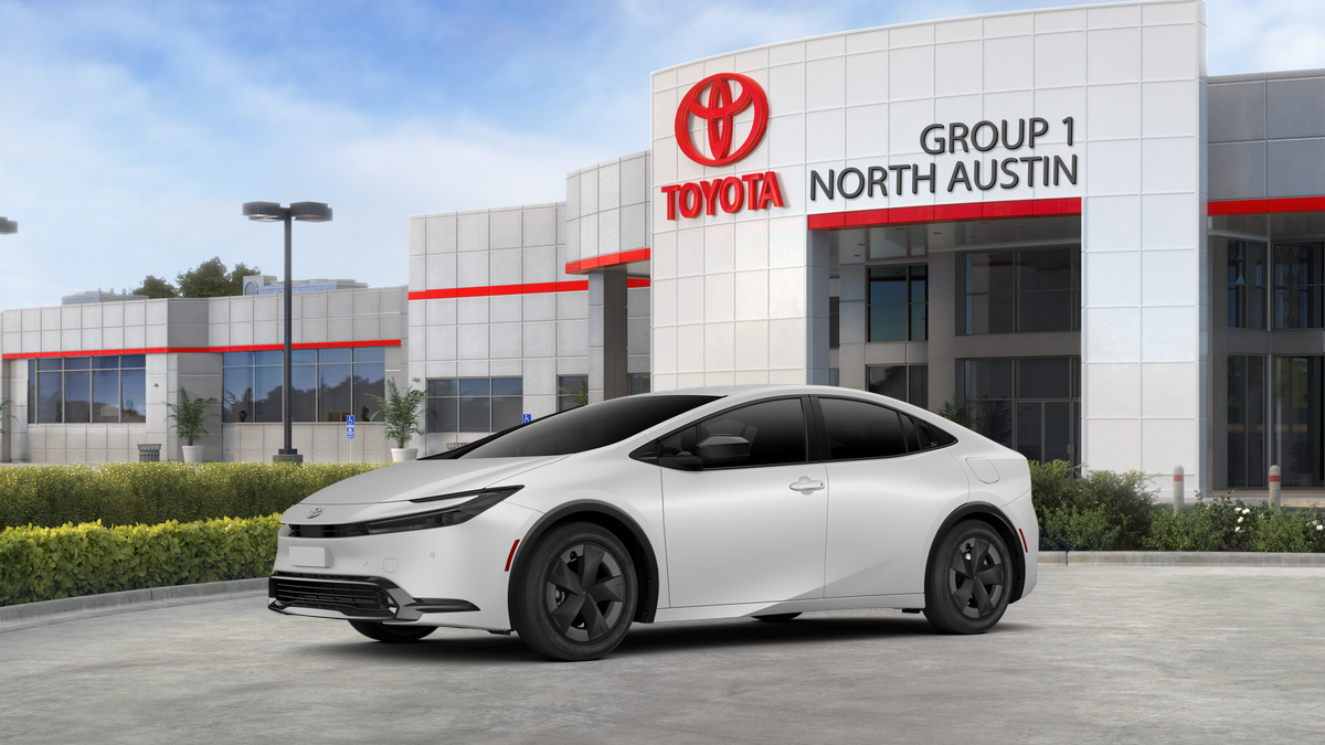 New 2025 Wind Chill Pearl Toyota LE image 2