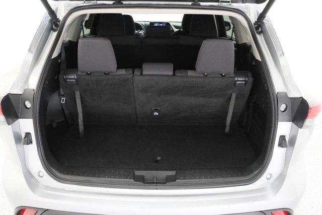 2025 Toyota Highlander LE - Photo 33