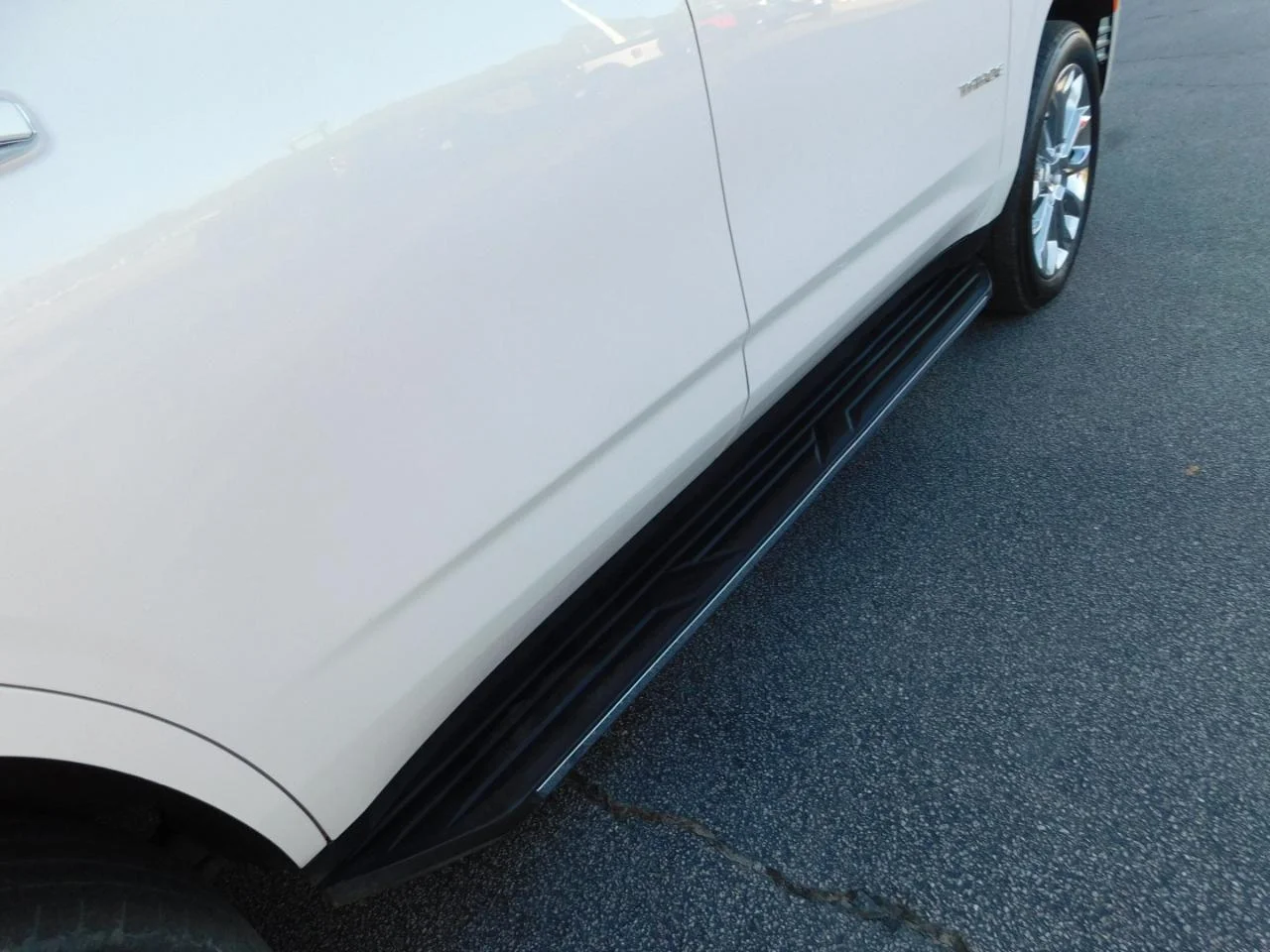 Used 2023 Iridescent Pearl Tricoat Chevrolet 2WD 4DR PREMIER image 10