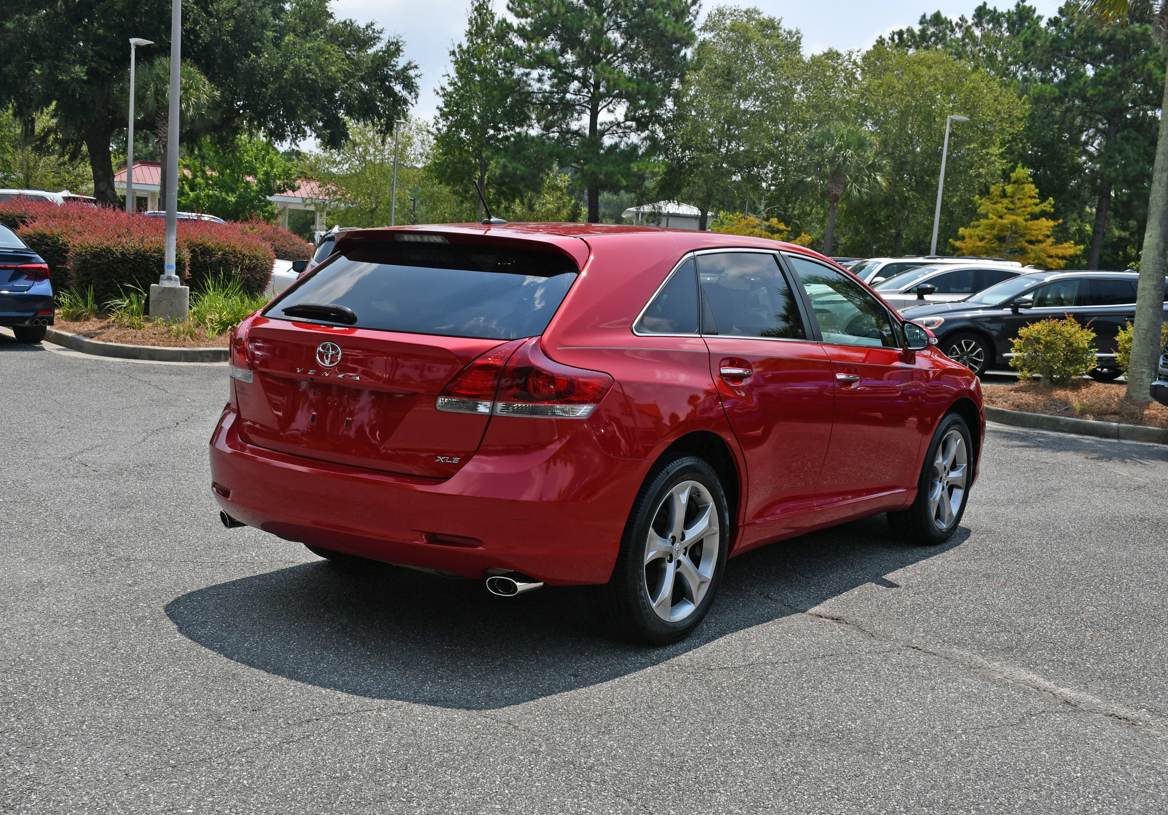 Used 2014 Red Toyota XLE image 4