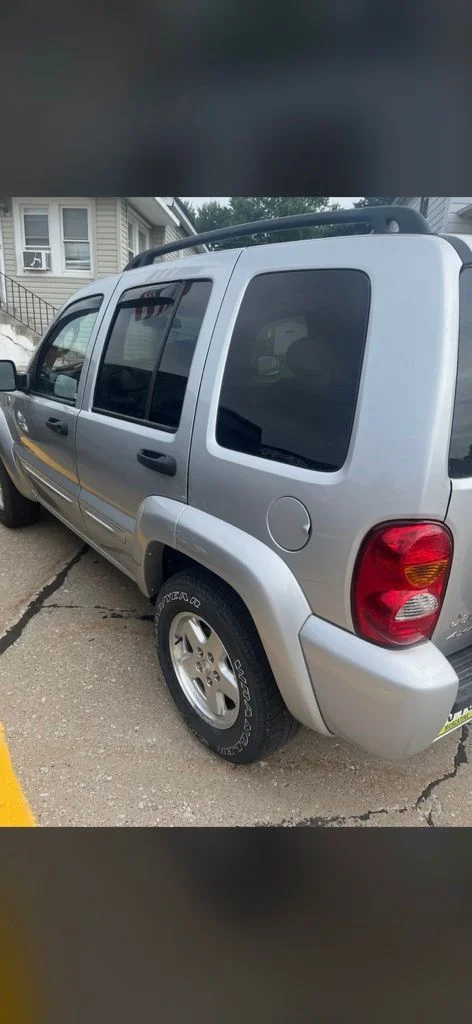 Used 2002  Jeep Limited image 2