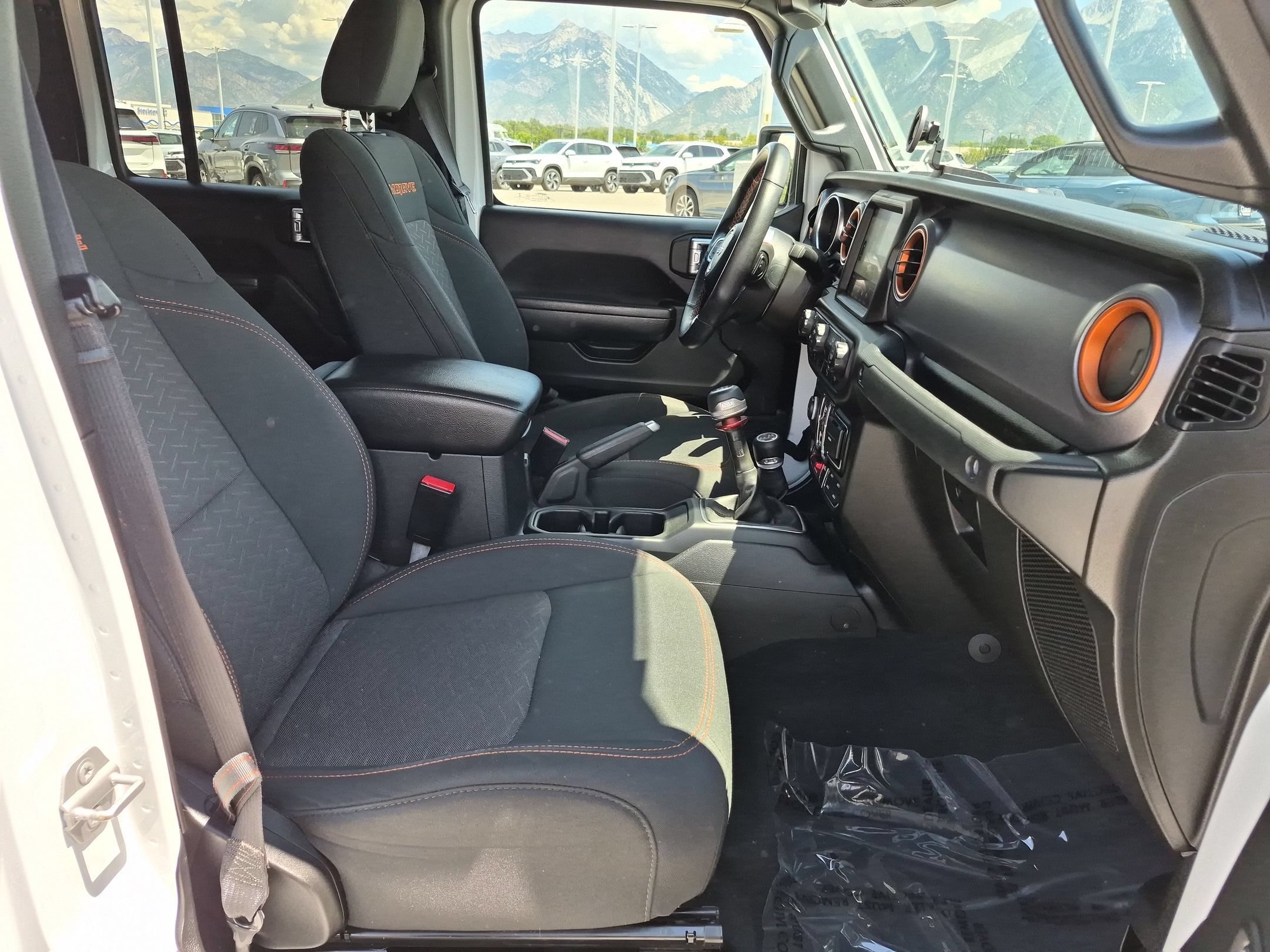 Used 2022 Bright White Clearcoat Jeep Mojave image 31