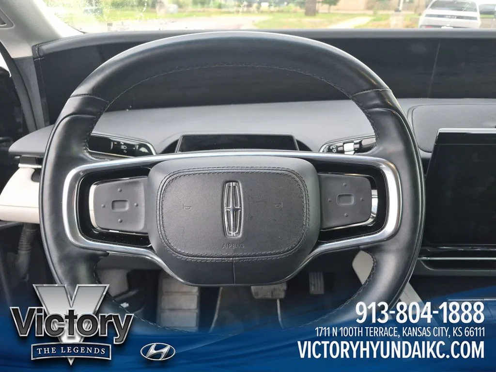 Used 2024 Black Lincoln Reserve image 17