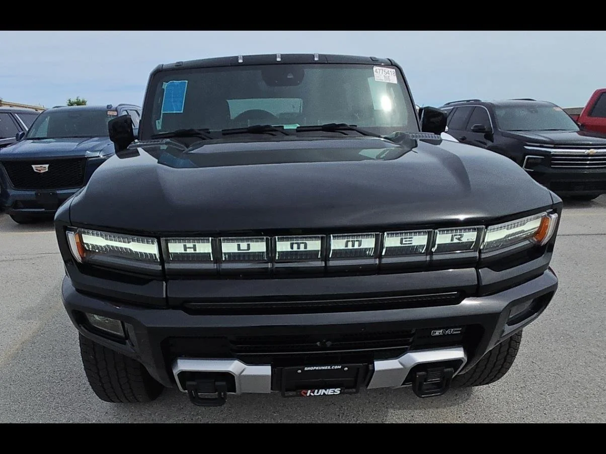 Used 2025 Void Black GMC 2X image 12