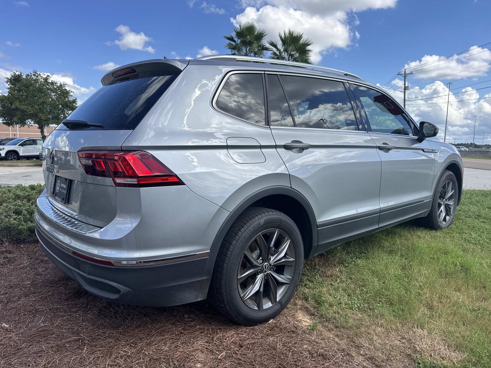 Used 2023 Silver Volkswagen 2.0T SE image 5