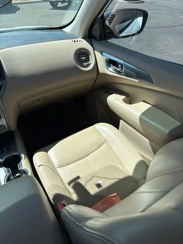 Used 2018 Pearl White Nissan SL image 12
