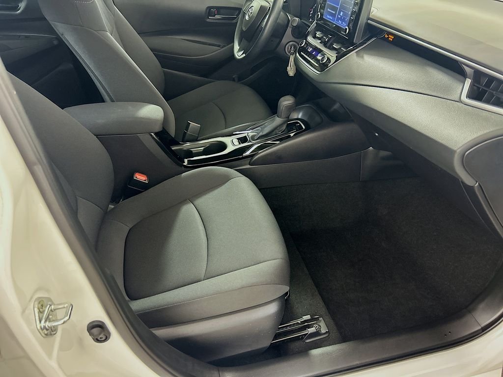 Used 2022 White Toyota LE image 24