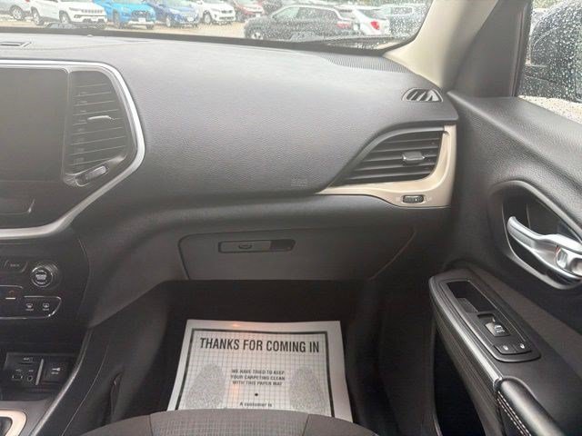 Used 2015 True Blue Pearlcoat Jeep Latitude image 21