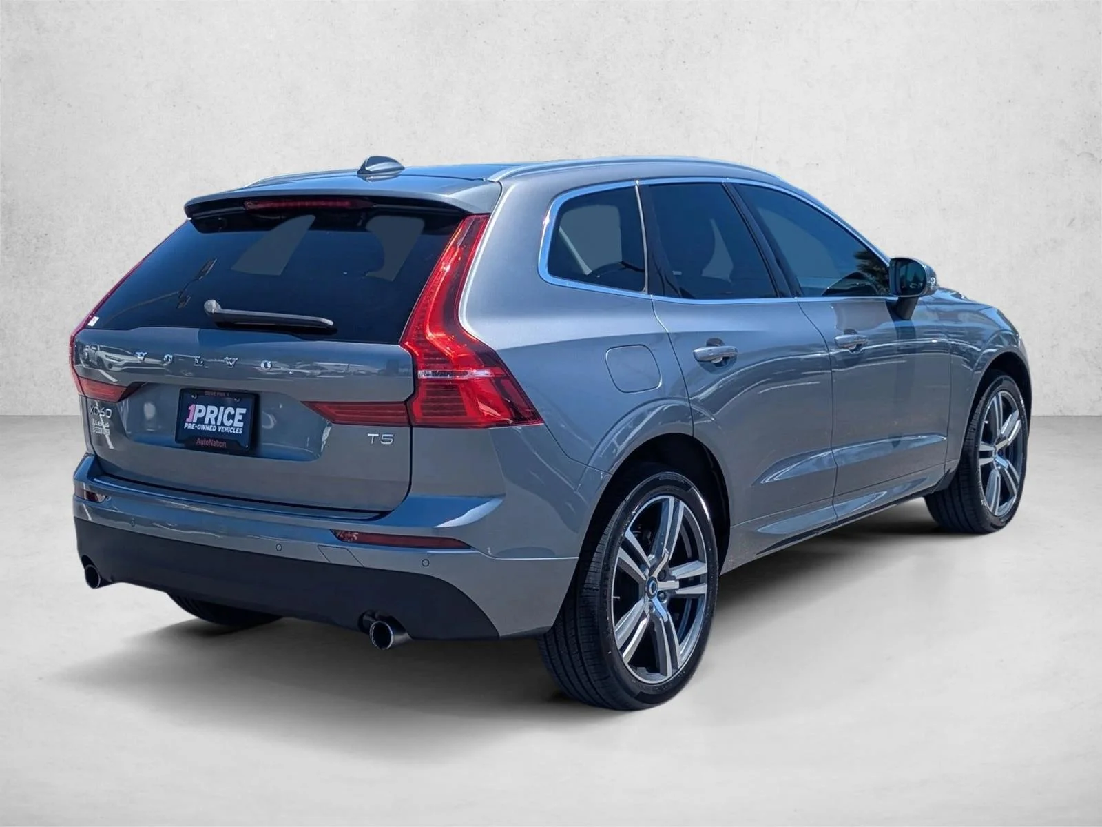 Used 2021 Osmium Grey Metallic Volvo Momentum image 5