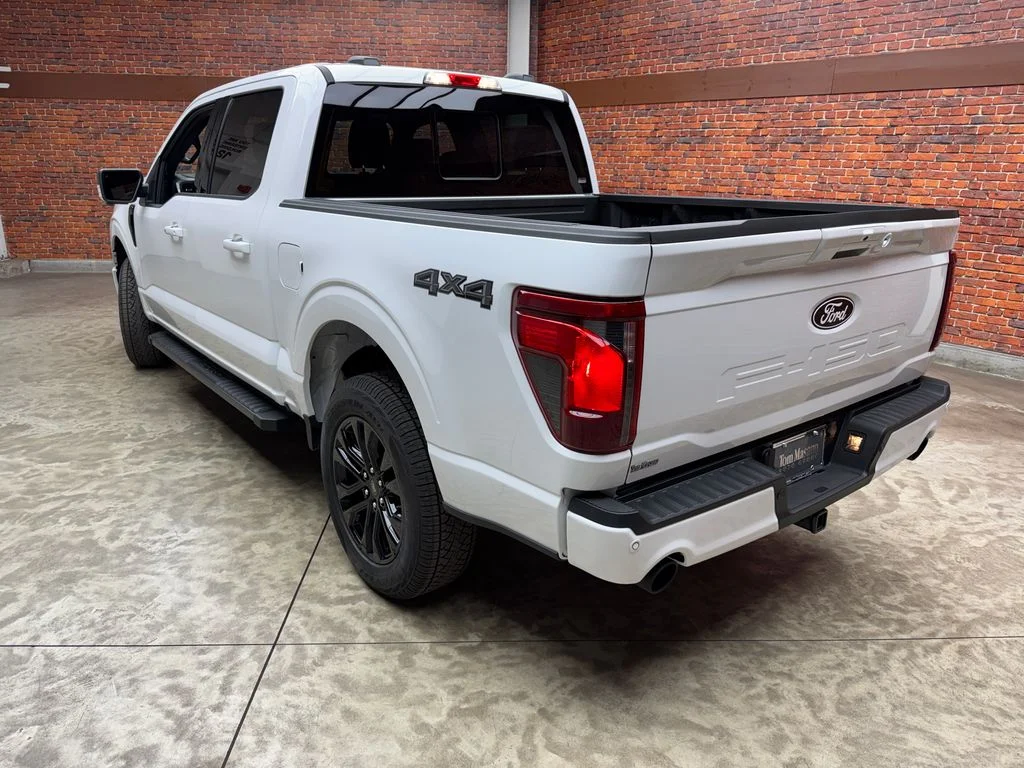 New 2026 Oxford White Ford XLT image 2