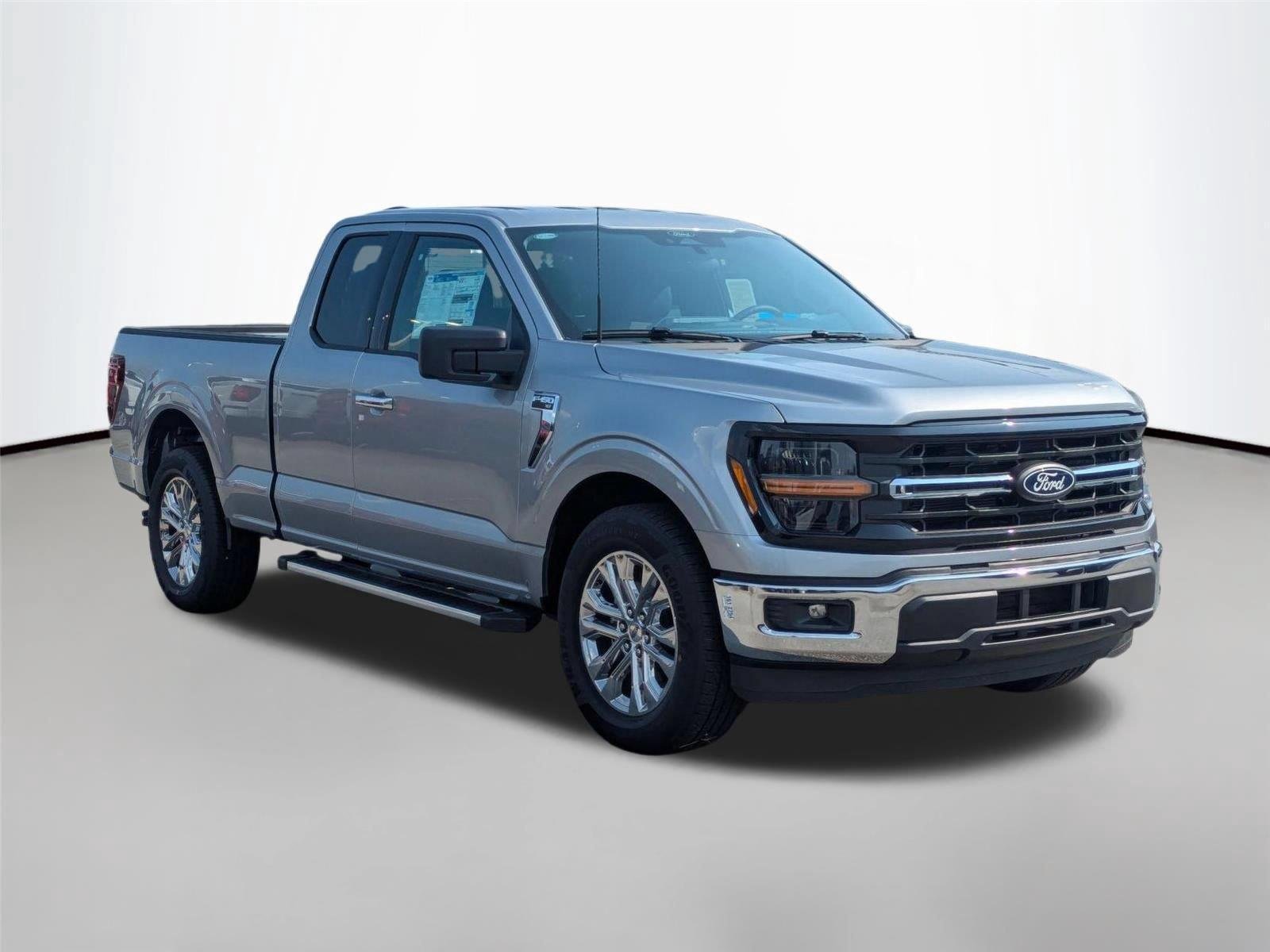 New 2026 Iconic Silver Metallic Ford XLT image 3