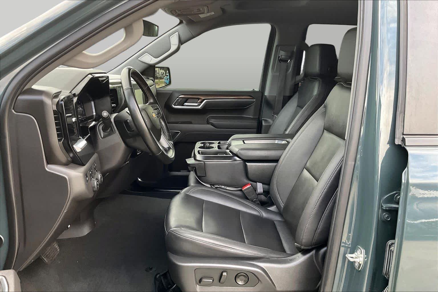 Used 2025 Cypress Gray Chevrolet LT image 15