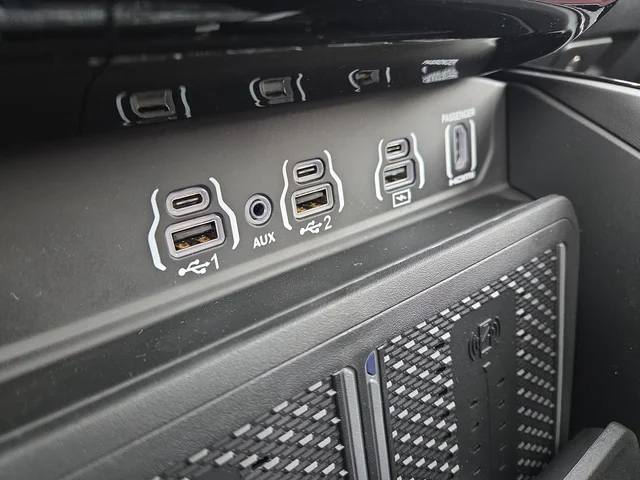 New 2026 Ivory White Tri-Coat Pearl-Coat Exterior Paint RAM Limited image 24