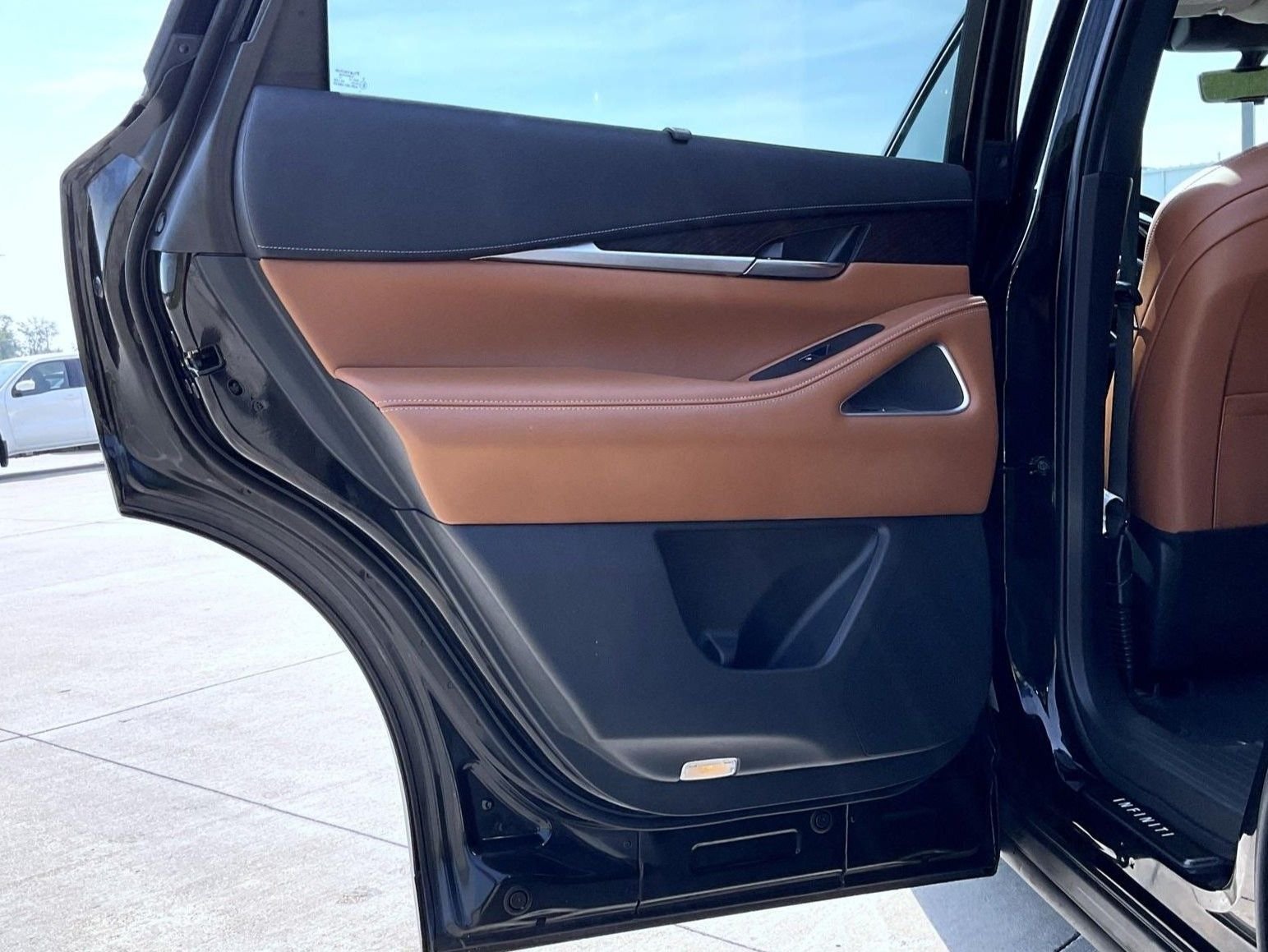 Used 2023 Black INFINITI Sensory image 23
