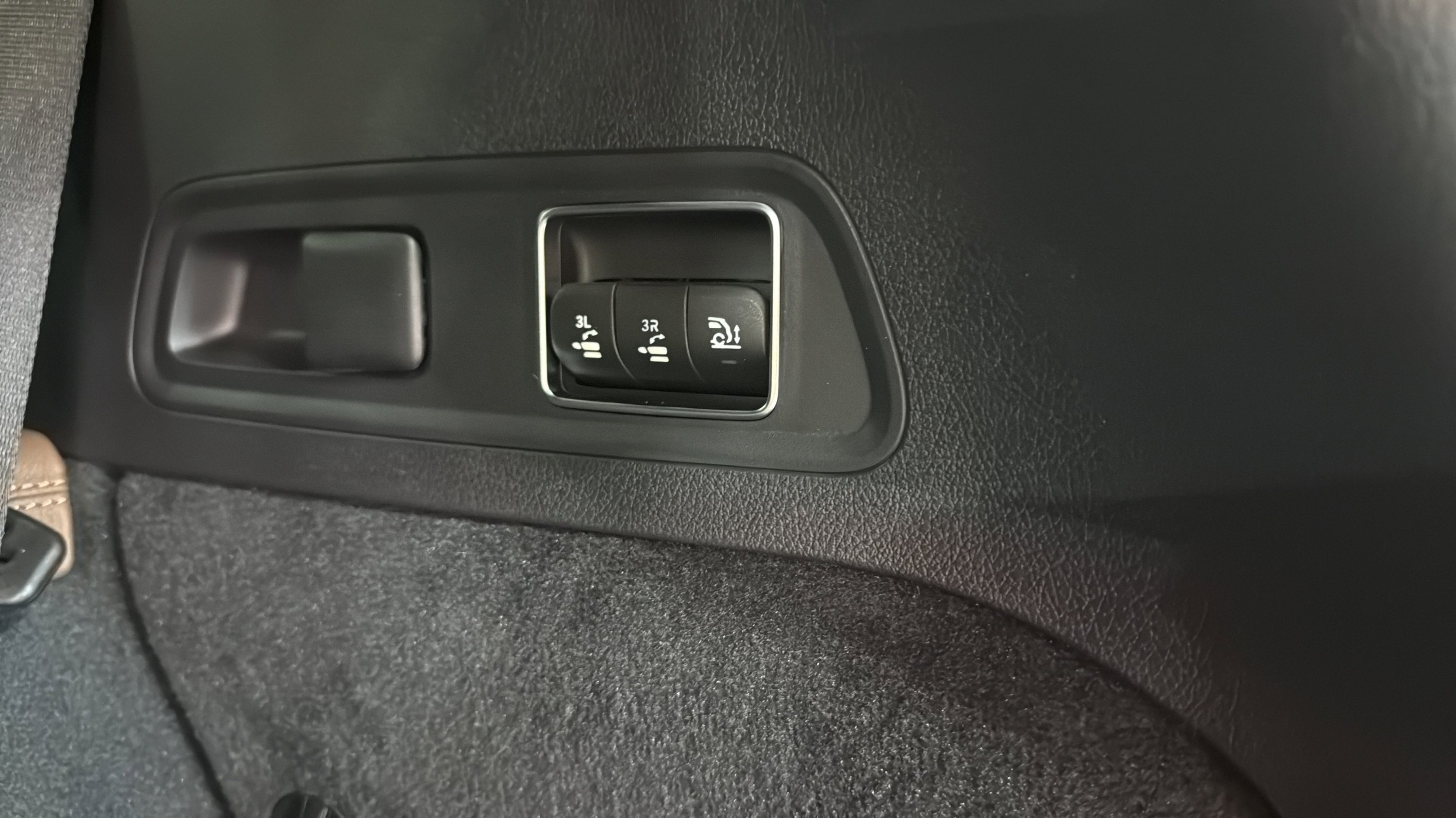 New 2026 Selenite Grey Metallic Mercedes-Benz GLS 450 image 10