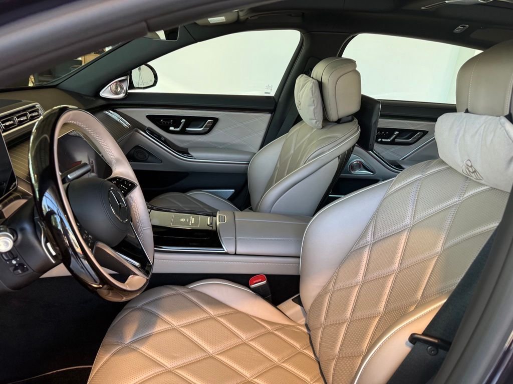 New 2025 MANUFAKTUR Moonlight White Metallic Mercedes-Benz Maybach S 680 image 14