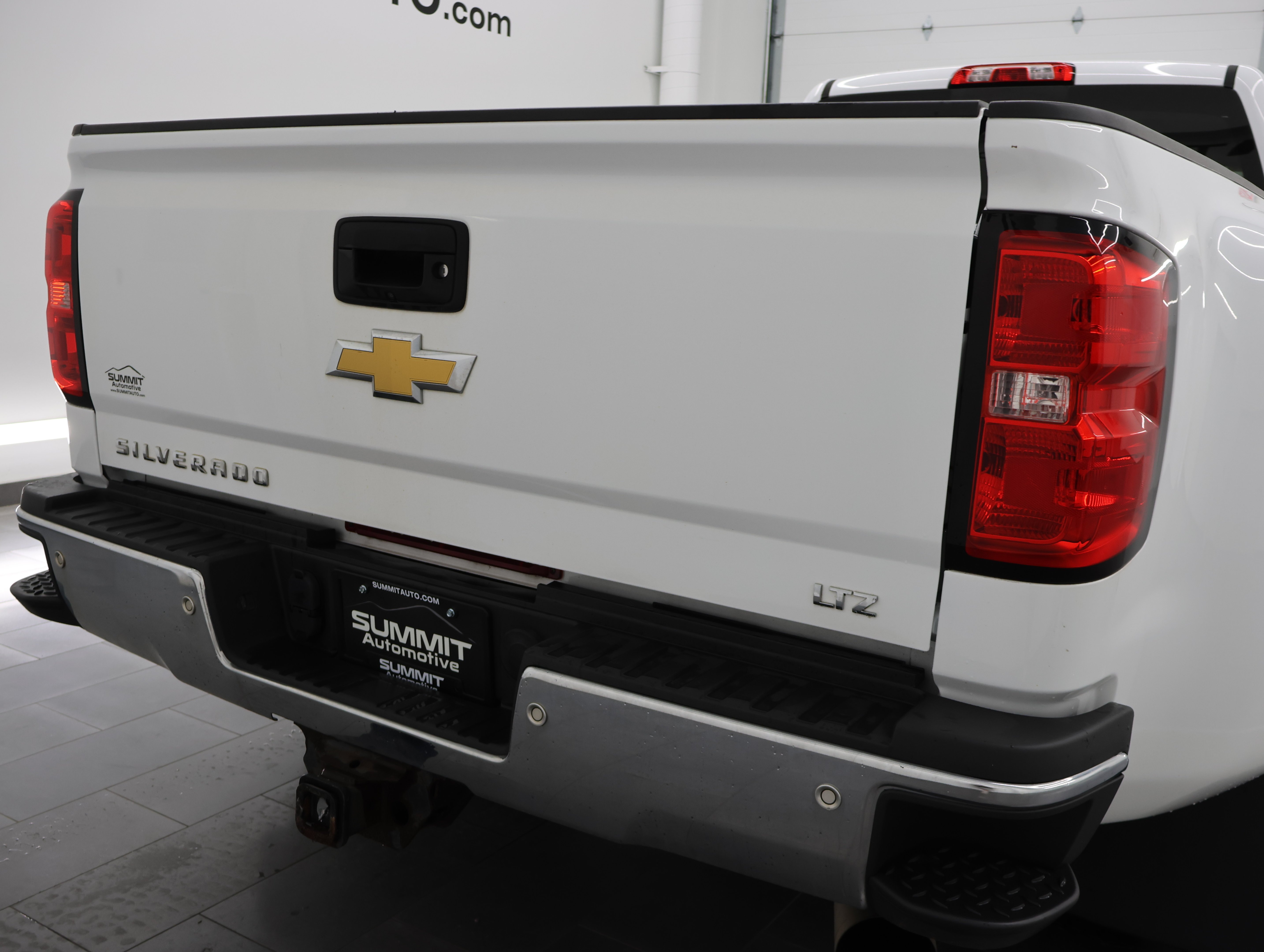 Used 2017 Summit White Chevrolet 4x4 Crew Cab LTZ DRW: CREW-LONG-DRW-LTZ-6.6L DIESEL-4WD-NAV image 28
