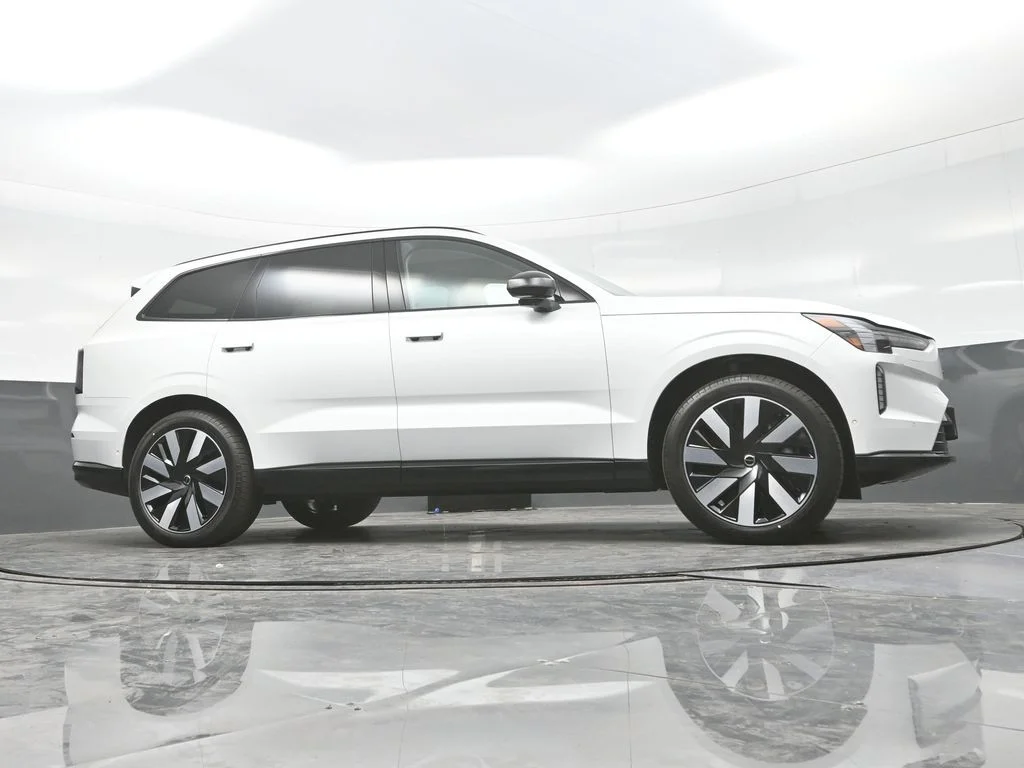 New 2026 Crystal White Volvo Twin Motor Plus image 28