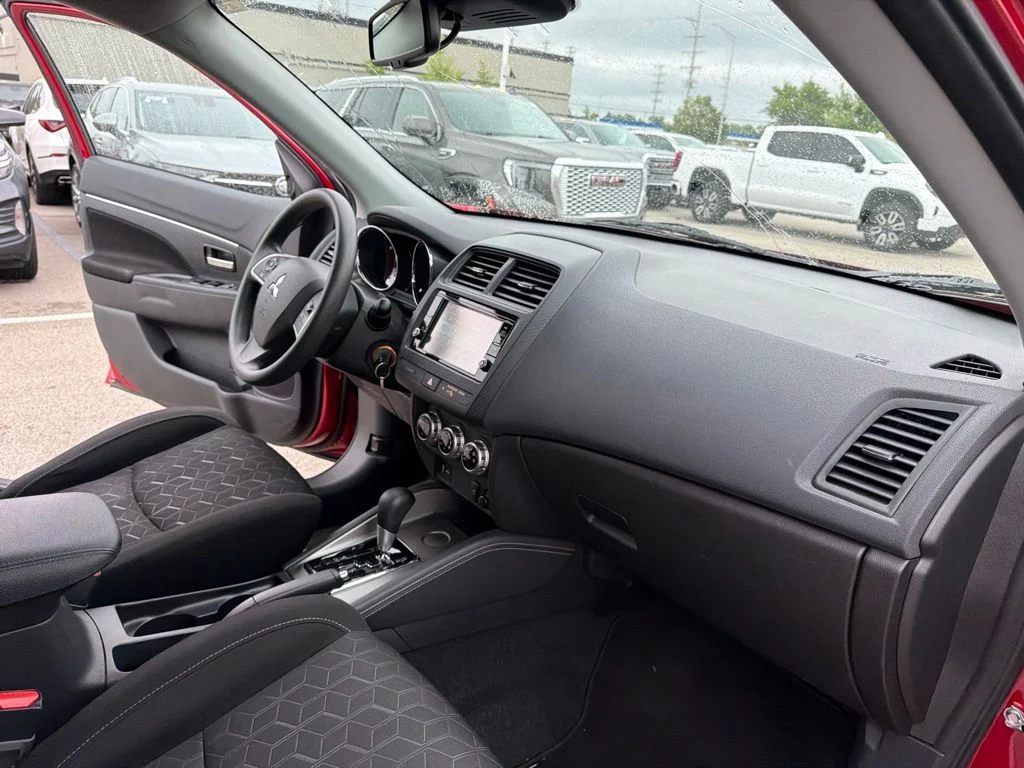 Used 2021  Mitsubishi 2.0 ES image 27