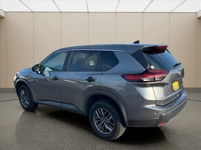 Used 2024 Gray Nissan S image 4