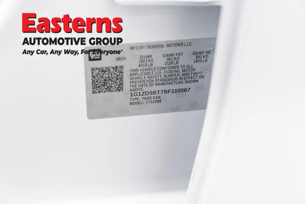 Used 2025 White Chevrolet LT image 34