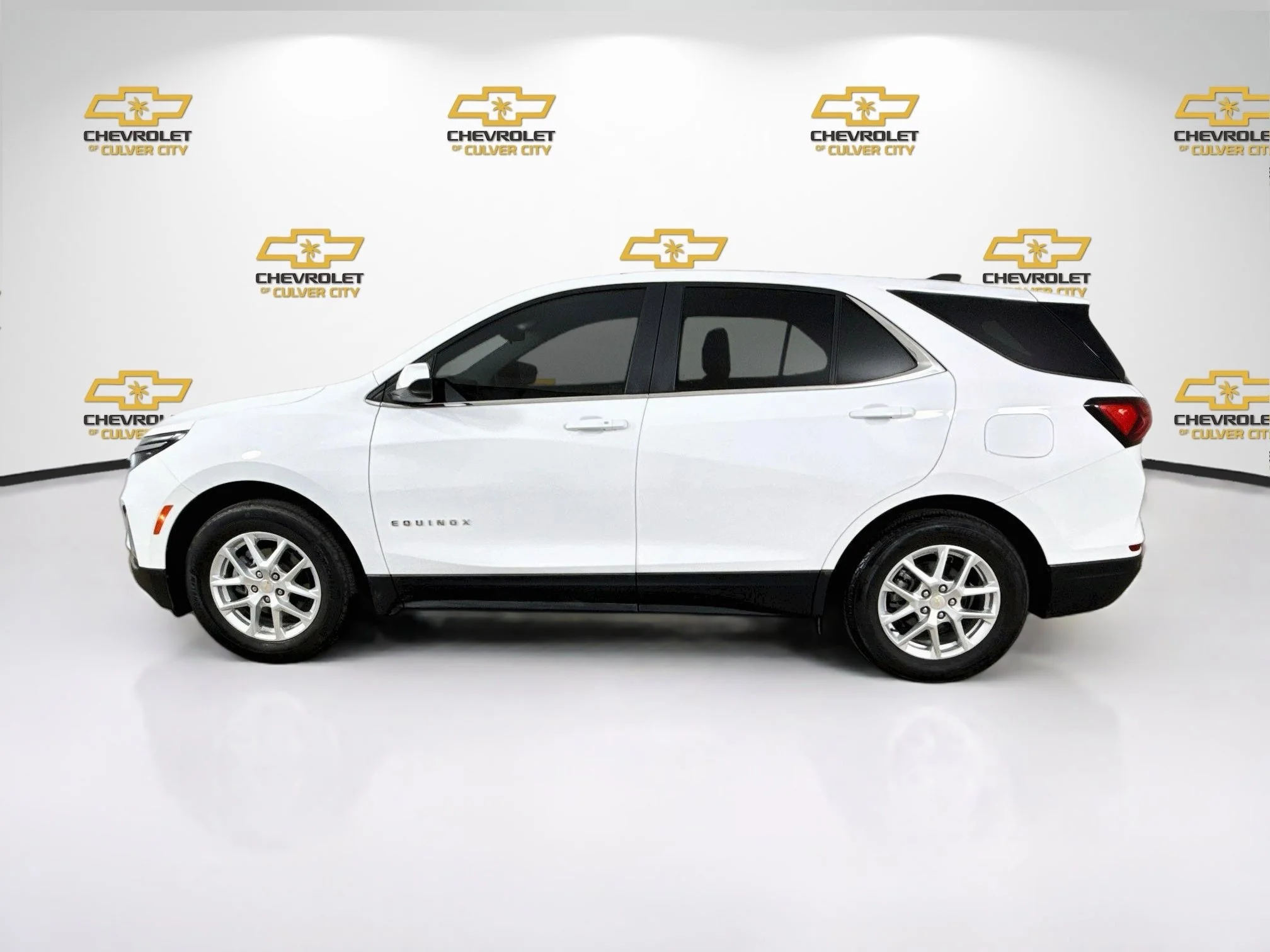 Used 2023 SUMMIT WHITE Chevrolet LT image 5