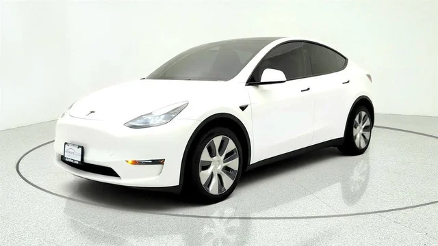 2024 Tesla Model Y Long Range AWD w/ Premium Connectivity
