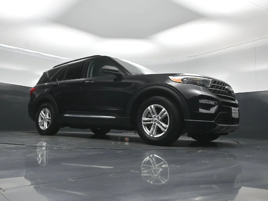 Used 2023 Black Ford XLT image 3