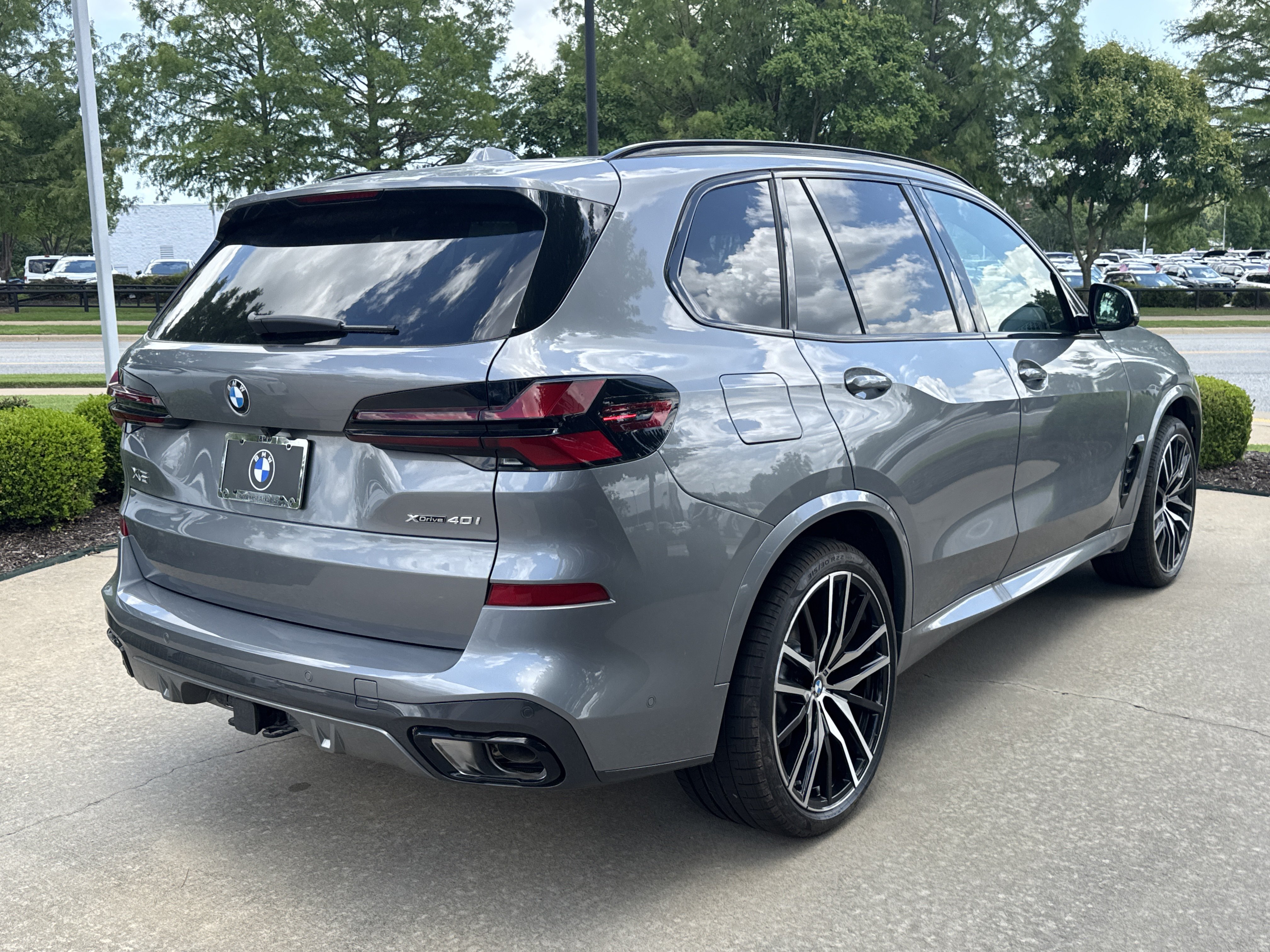 New 2026 SKYSCRAPER GREY BMW xDrive40i image 5