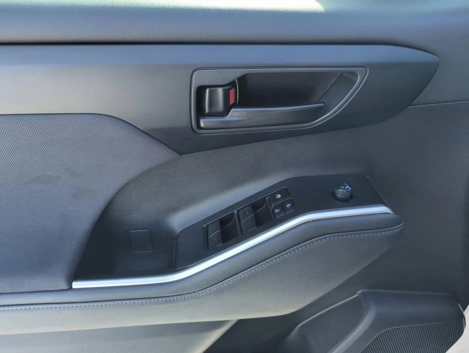 Used 2024 Wind Chill Pearl Toyota LE image 9