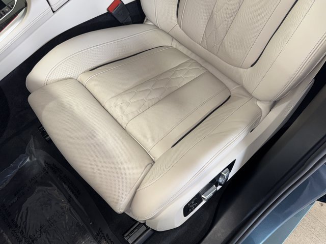 Used 2025 Blue BMW xDrive40i image 36