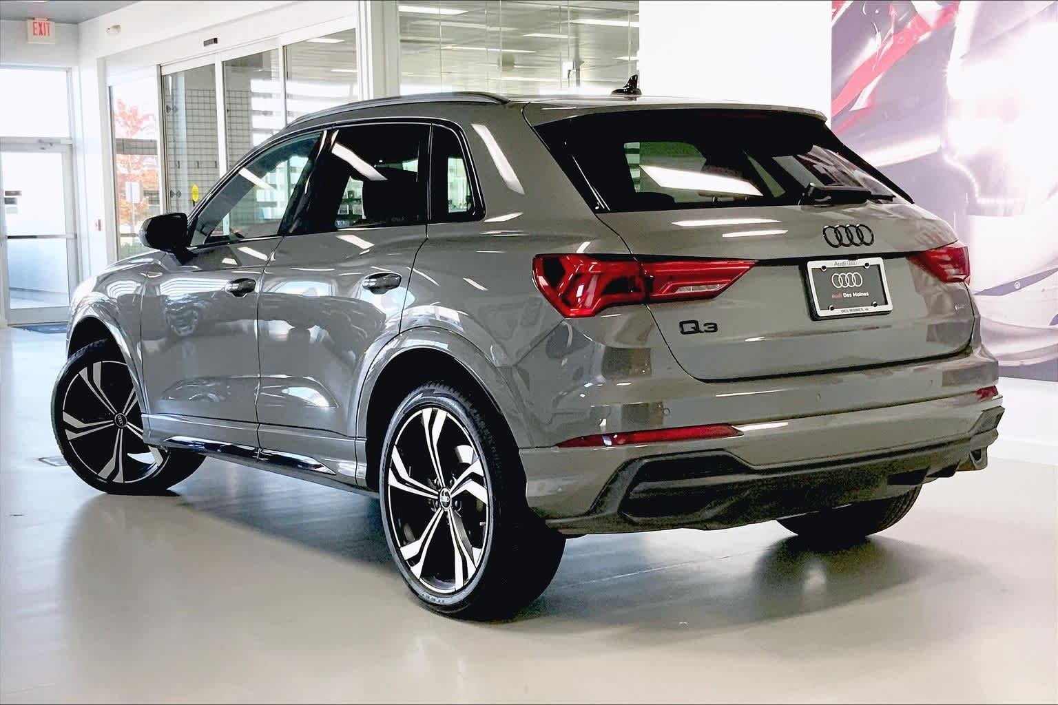 2023 Audi Q3 S line Premium Plus photo 4