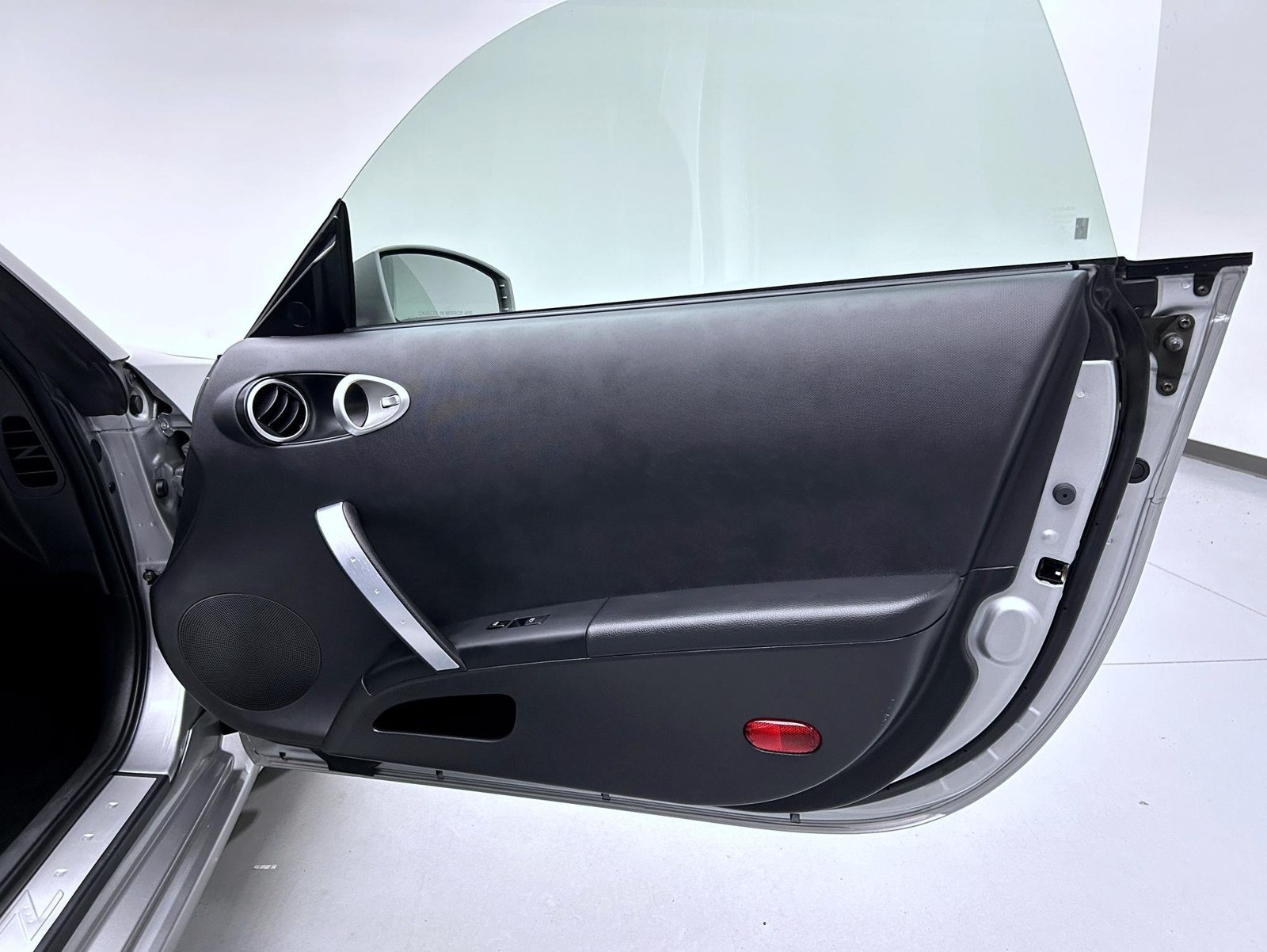 Used 2005 Silver Nissan Grand Touring image 16